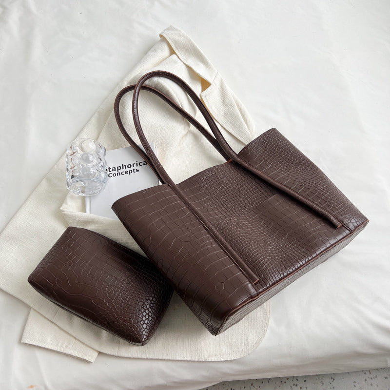 Soft Leather Western-Style Tote – Spacious & Elegant for Daily Use