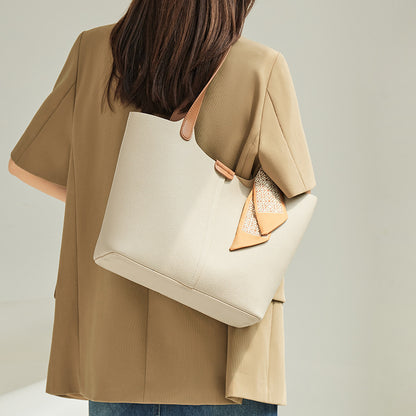 Elegant Leather Shoulder Bag – Spacious & Stylish